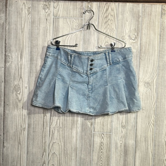 Divided PLEATED DENIM SKIRT Light Wash Size Large - Picture 1 of 4